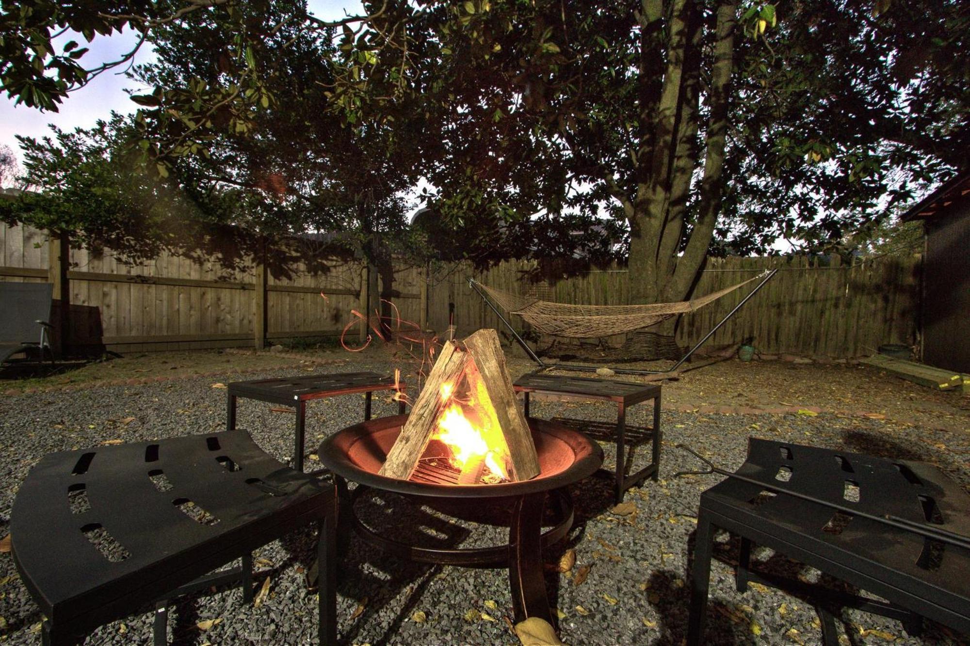 Spacious Bungalow With 6 Beds, Games, And Fire Pit - Close To Beale Street, Bbq, Graceland, & Liberty Bowl Memphis Eksteriør billede
